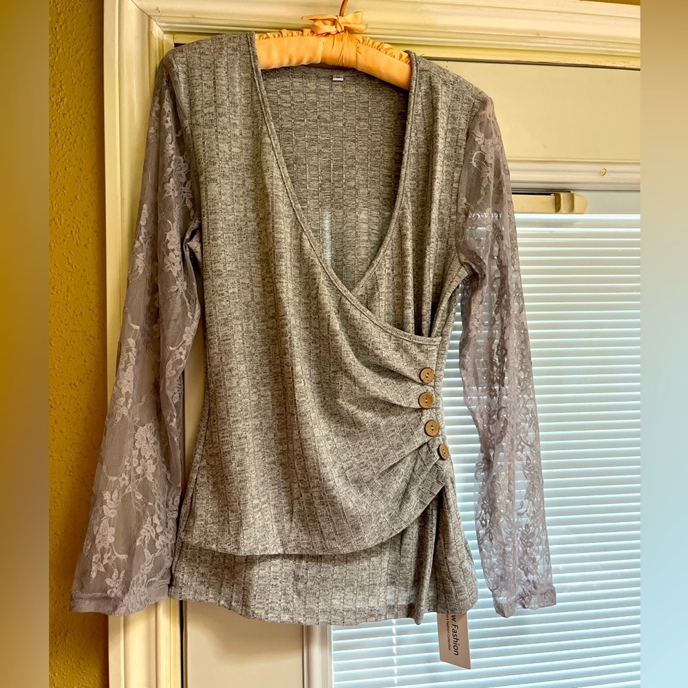 NWT!! Lovely New fashion top.